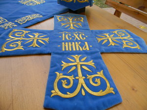 Голубой шитье по картону